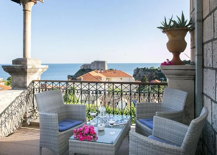Solei With Terrace Oldtown And Sea View